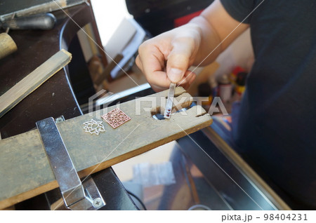 彫金の工房 98404231
