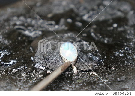 彫金の工房 98404251