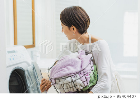 洗濯　家事　タオル 98404407