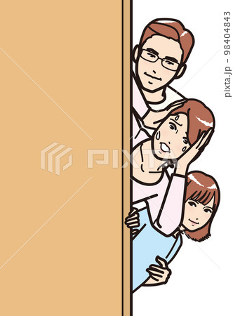 覗く家族、頭を抱えるママ 98404843