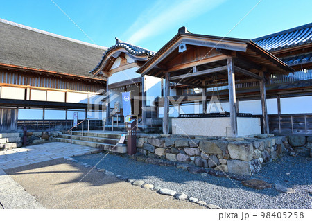 丹波篠山城の石垣と本丸御殿 98405258