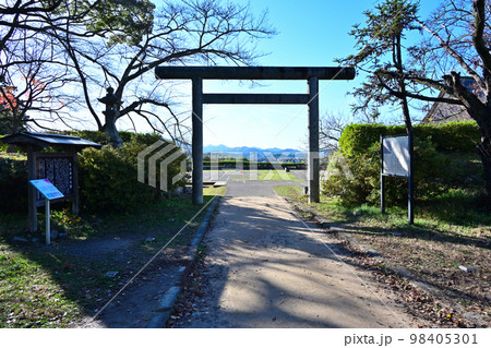 丹波篠山城の石垣と本丸御殿 丹波篠山城の石垣と本丸御殿 98405301