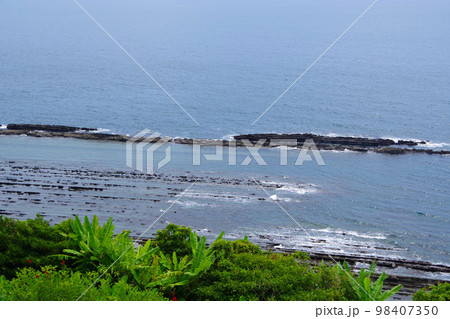 日南海岸　鬼の洗濯岩　宮崎県　観光名所　水成岩 98407350