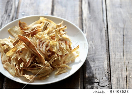 グルテンフリーの野菜のおやつ スライスごぼうチップス グルテンフリーの野菜のおやつ スライスごぼうチップス 98408628
