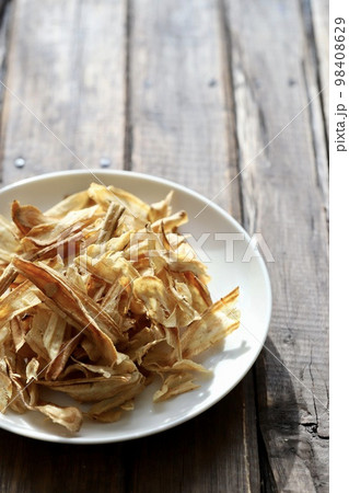 グルテンフリーの野菜のおやつ スライスごぼうチップス グルテンフリーの野菜のおやつ スライスごぼうチップス 98408629