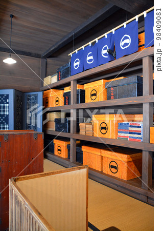 北海道増毛町の名士～旧商家・丸一本間家 98409081