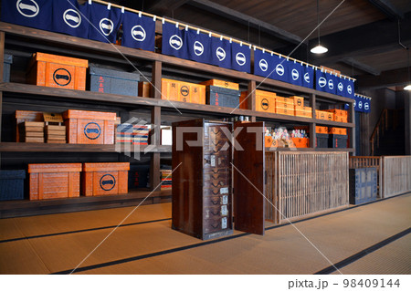 北海道増毛町の名士～旧商家・丸一本間家 98409144