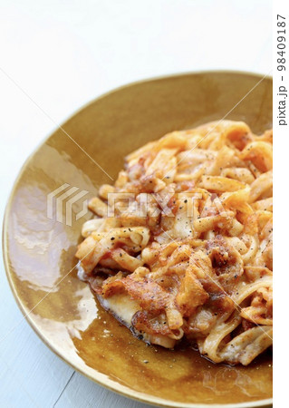 平打ちうどんで作ったチーズたっぷりナポリタン 平打ちうどんで作ったチーズたっぷりナポリタン 98409187
