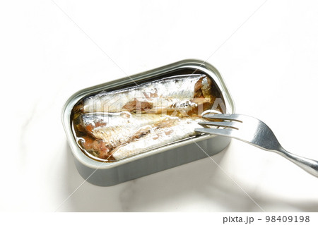 オイルサーディンの缶詰 98409198