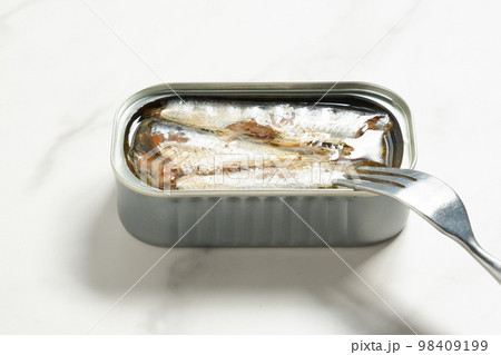 オイルサーディンの缶詰 98409199