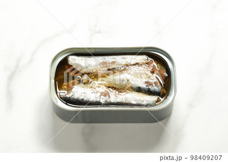 オイルサーディンの缶詰 98409207