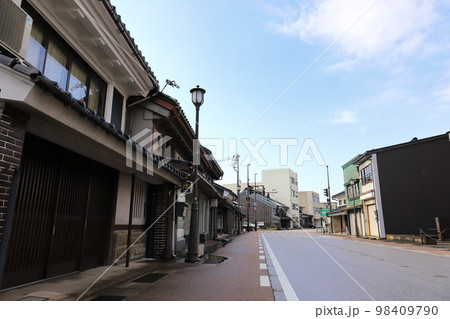 富山　高岡　重伝建地区山町筋の街並み 98409790