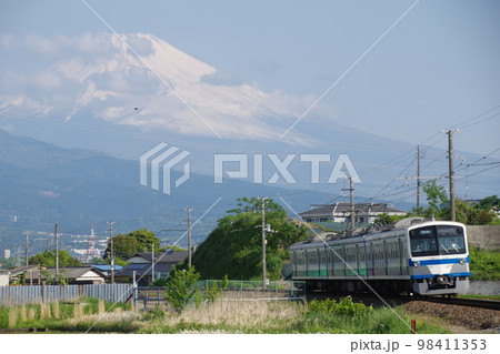 伊豆箱根鉄道駿豆線 大場付近 富士山と1300系 伊豆箱根鉄道駿豆線 大場付近 富士山と1300系 98411353