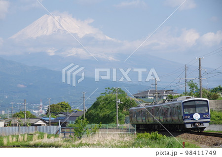 伊豆箱根鉄道駿豆線 大場付近 富士山と3000系 98411749