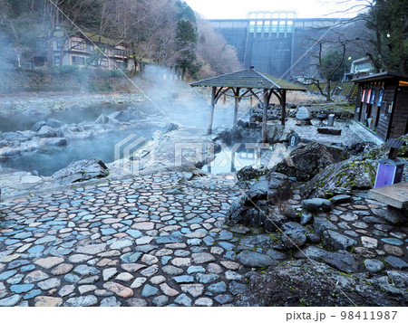 露天風呂西の横綱　湯原温泉砂湯　岡山県真庭市湯原温泉 98411987