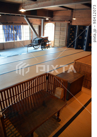 北海道増毛町の名士～旧商家・丸一本間家 98412073