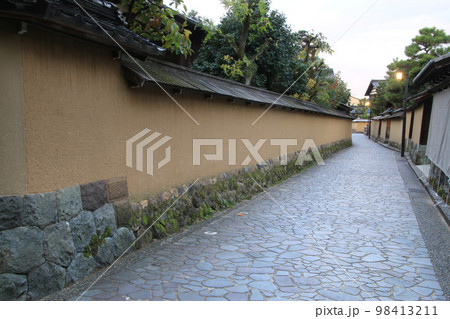 土塀と石畳・長町武家屋敷跡（石川県・金沢市） 98413211