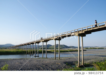 静岡 島田 蓬莱橋と青空 静岡 島田 蓬莱橋と青空 98413754