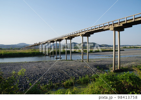 静岡 島田 蓬莱橋と青空 静岡 島田 蓬莱橋と青空 98413758