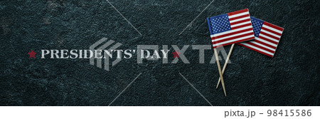 text presidents day and US flags, web banner text presidents day and US flags, web banner 98415586