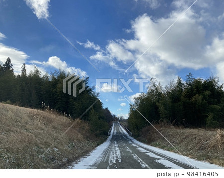 冬の景色 一本の道 冬の景色 一本の道 98416405