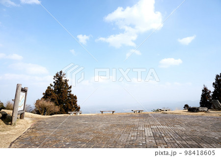 青山高原_三角点付近からの景色30 98418605
