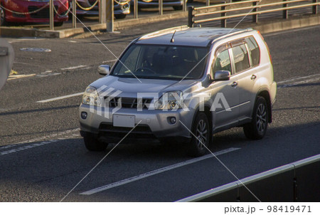 SUV 多用途車 道路走行 SUV 多用途車 道路走行 98419471