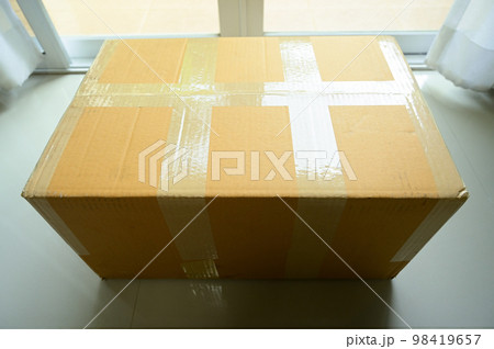brown box packaging for shipping, paper textured 98419657
