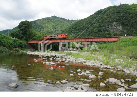 山口線 長門峡付近 普通列車 キハ40 98424723