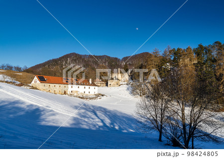 Ruins of Sklabina castle in winter, Slovakia. Ruins of Sklabina castle in winter, Slovakia. 98424805