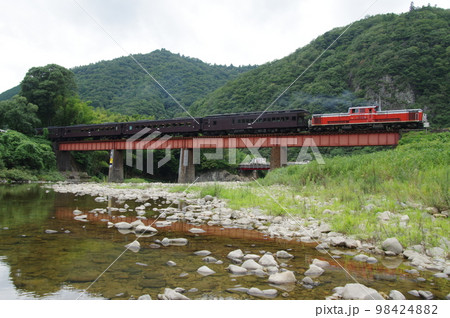 山口線 長門峡付近 DLやまぐち号 DD51 山口線 長門峡付近 DLやまぐち号 DD51 98424882