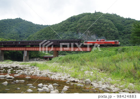 山口線 長門峡付近 DLやまぐち号 DD51 山口線 長門峡付近 DLやまぐち号 DD51 98424883