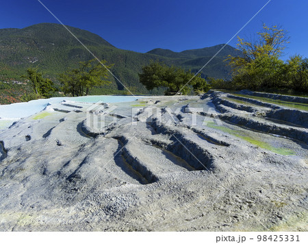 中国雲南省・白水台の石灰棚 / Baishuitai, Yunnan, China 98425331