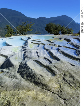 中国雲南省・白水台の石灰棚 / Baishuitai, Yunnan, China 中国雲南省・白水台の石灰棚 / Baishuitai, Yunnan, China 98425338