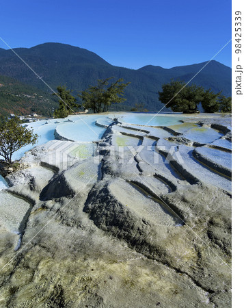 中国雲南省・白水台の石灰棚 / Baishuitai, Yunnan, China 中国雲南省・白水台の石灰棚 / Baishuitai, Yunnan, China 98425339