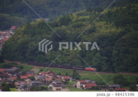 山口線 津和野付近俯瞰 DLやまぐち号 DD51 98425396