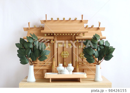 神社の御札がおさめられた神棚と榊 白バック3 神社の御札がおさめられた神棚と榊 白バック3 98426155