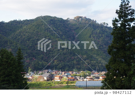 津和野城 石垣と線路 津和野城 石垣と線路 98427112