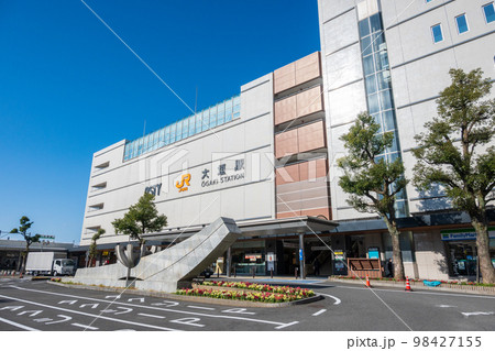 爽やかな快晴の空と大垣駅前の風景|岐阜県大垣市 爽やかな快晴の空と大垣駅前の風景|岐阜県大垣市 98427155