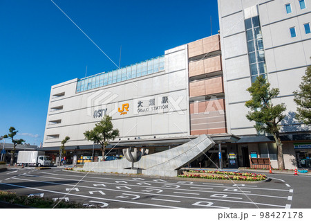 爽やかな快晴の空と大垣駅前の風景｜岐阜県大垣市 98427178