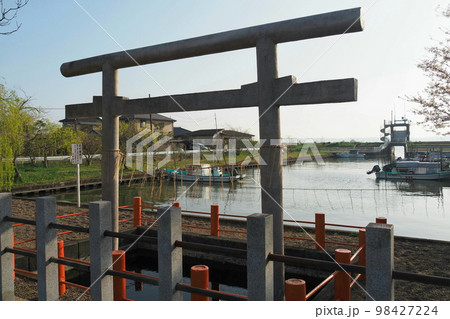 東国三社・息栖神社の井戸(男瓶)【茨城県神栖市】 98427224