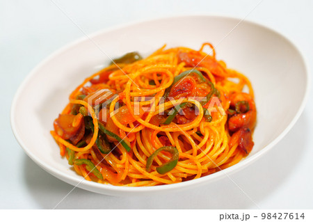 スパゲッティ ナポリタン トッピングなし 白背景 スパゲッティ ナポリタン トッピングなし 白背景 98427614