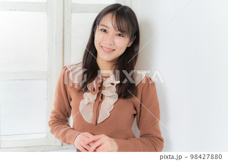 女性 ポートレート 女性 ポートレート 98427880