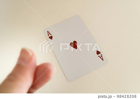 トランプのハートのエース 98428208