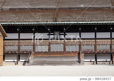 京都御所の紫宸殿 98428457