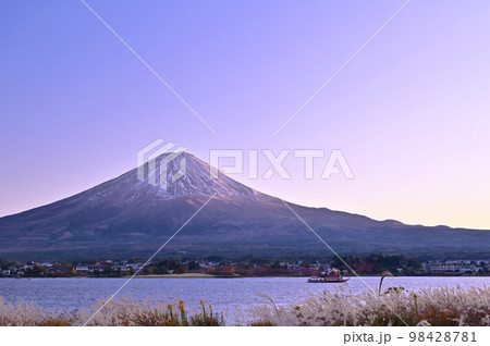 晩秋の富士 98428781