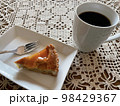 ケーキとコーヒー 98429367