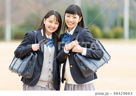 女子高生　校庭 98429663