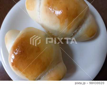 焼きたてロールパン 98430020
