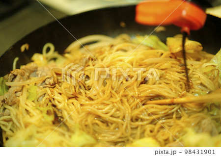 家で作る料理の過程 家で作る料理の過程 98431901
